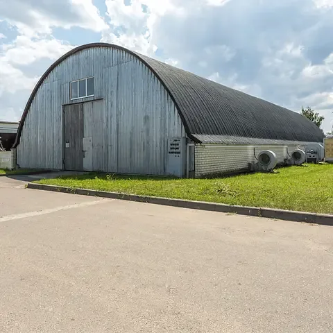 Arched metal agricultural building exterior